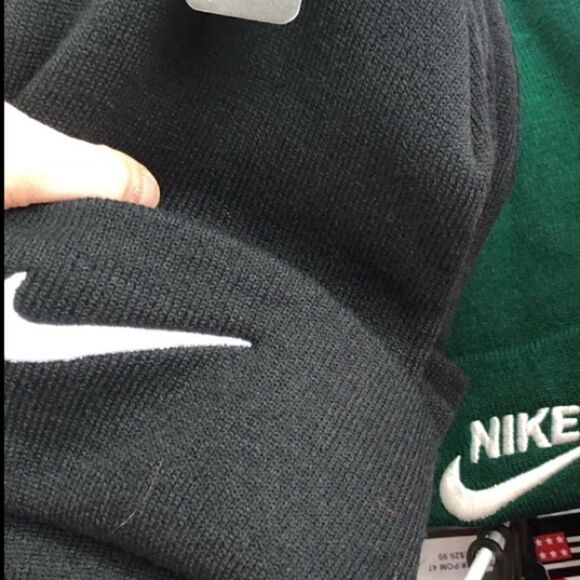 ✨ INQUIRE FOR COLOR AVAILABILITY BEFORE PURCHASE Nike beanie fleece lined. - Picture 3 of 5
